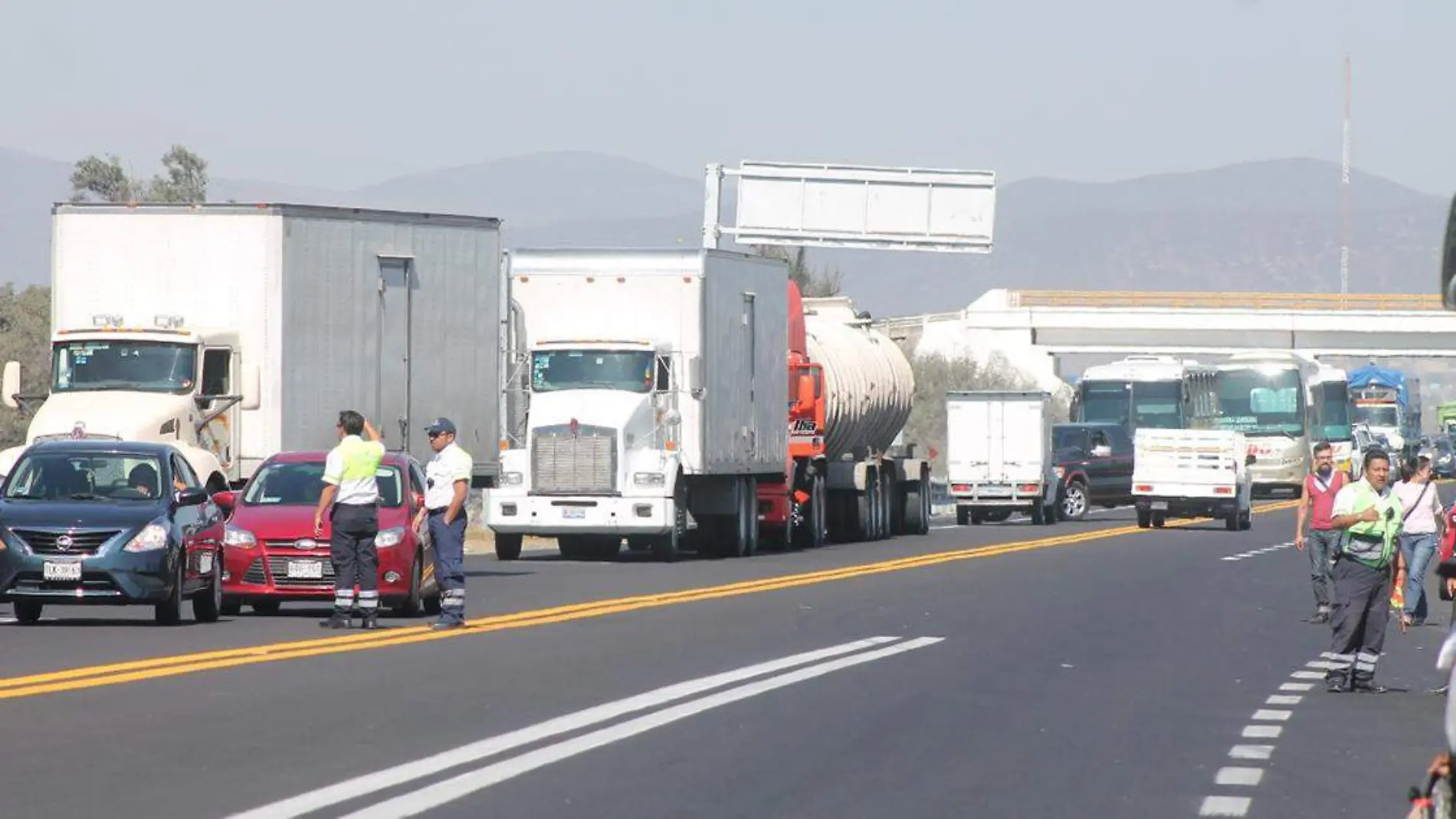 Los transportistas son asaltados en las carreteras y la mercancía, desaparecida